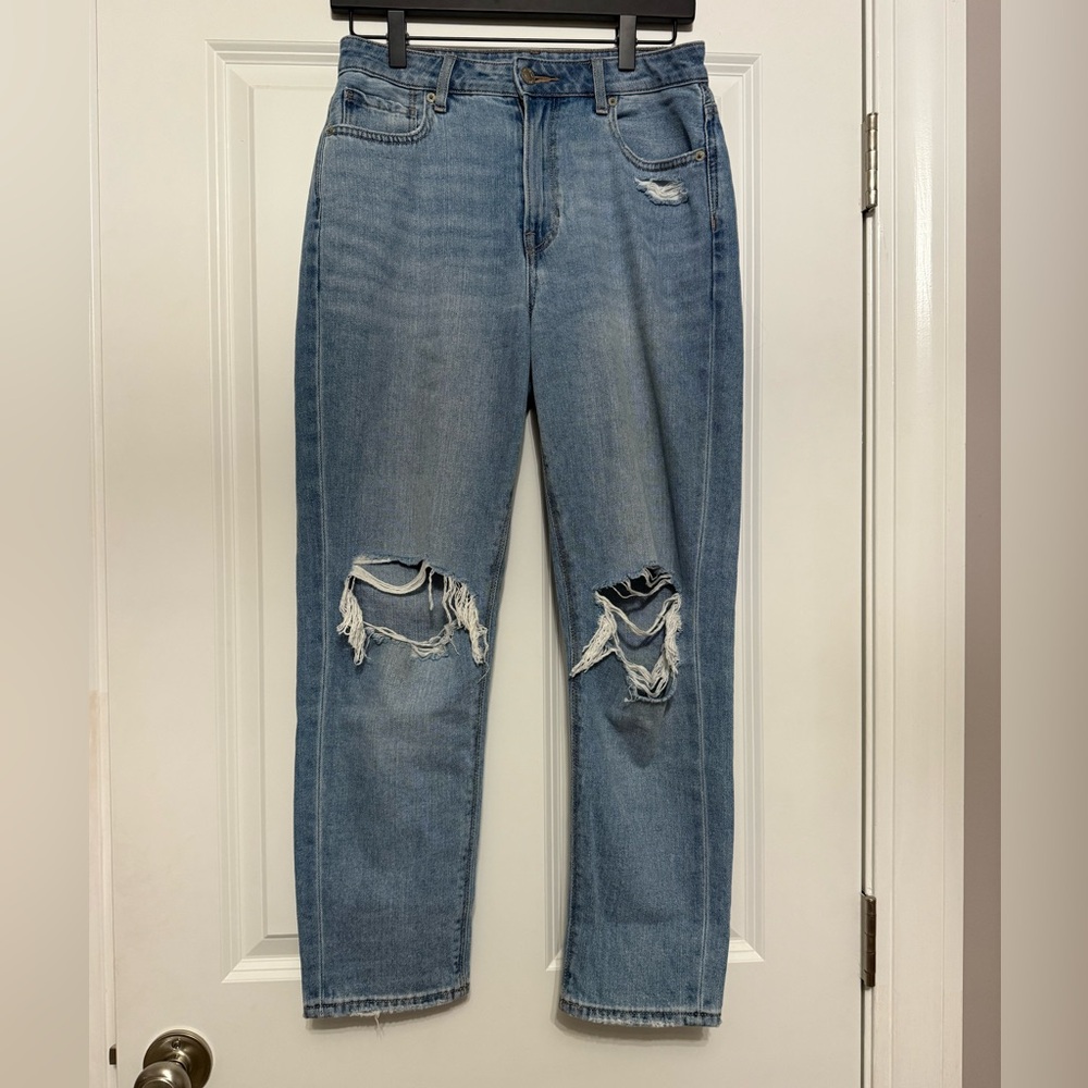 AMERICAN EAGLE MOM JEANS